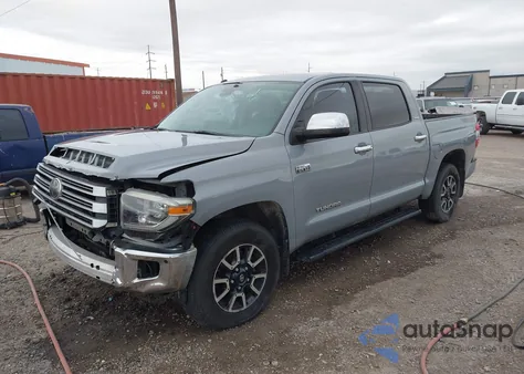 2018 Toyota Tundra Limited 5.7L V8 z USA, uszkodzony, nr VIN 5TFHW5F16JX698315